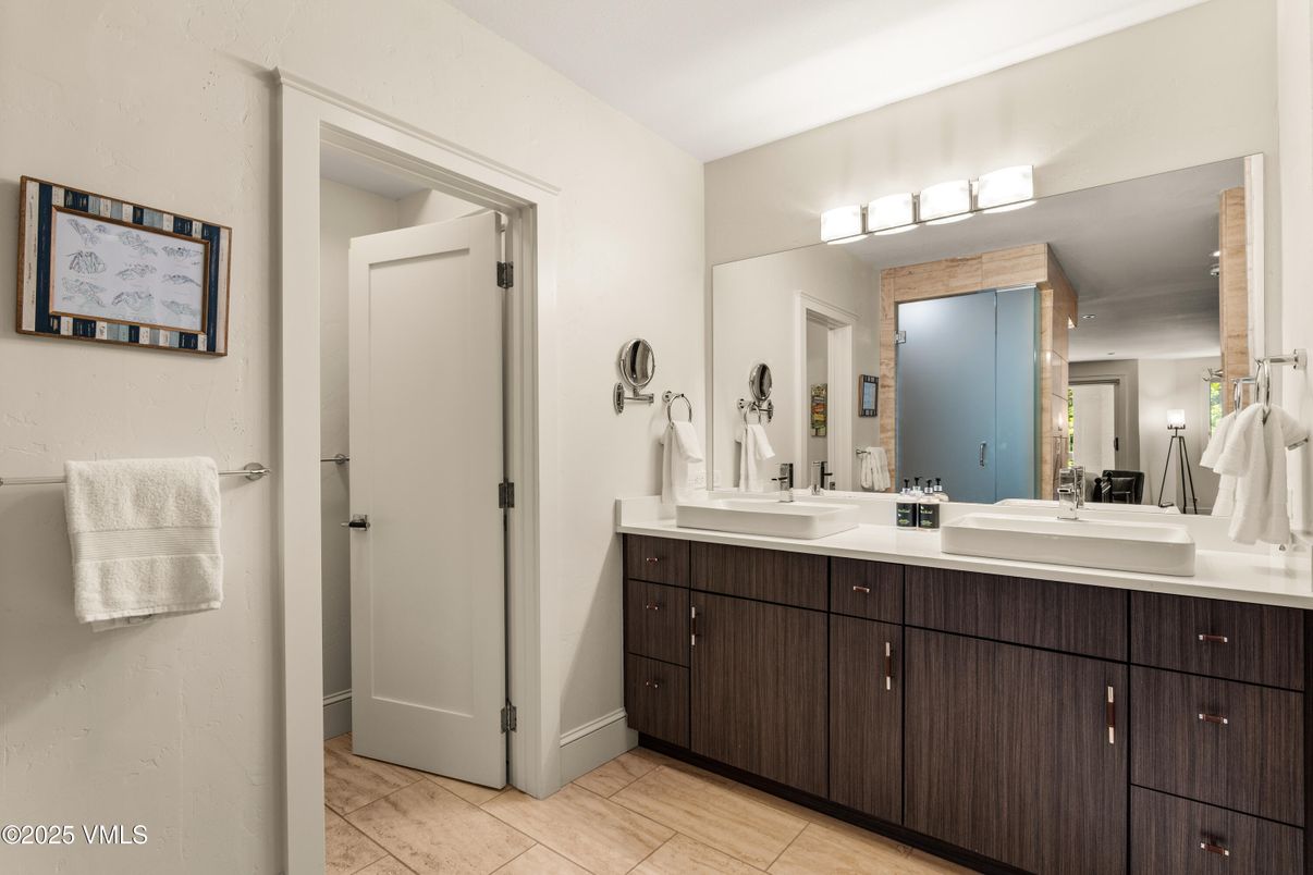 Bathroom, Dual Sink Vanities, Interior