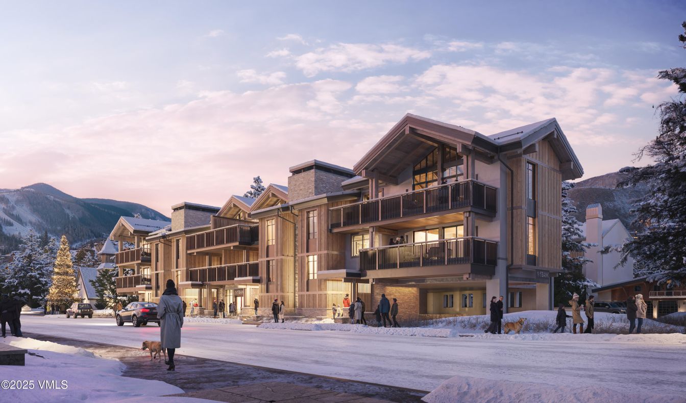 Exterior, Facade, Modern