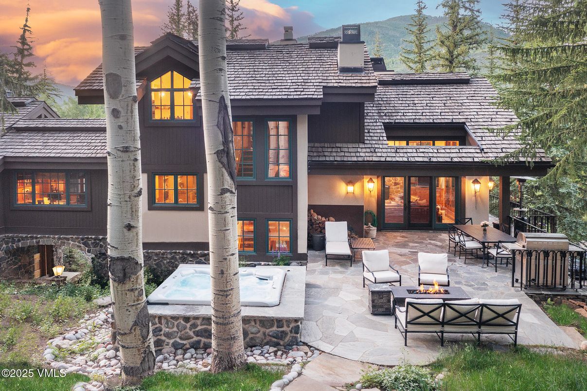 Exterior, Outdoor Kitchen