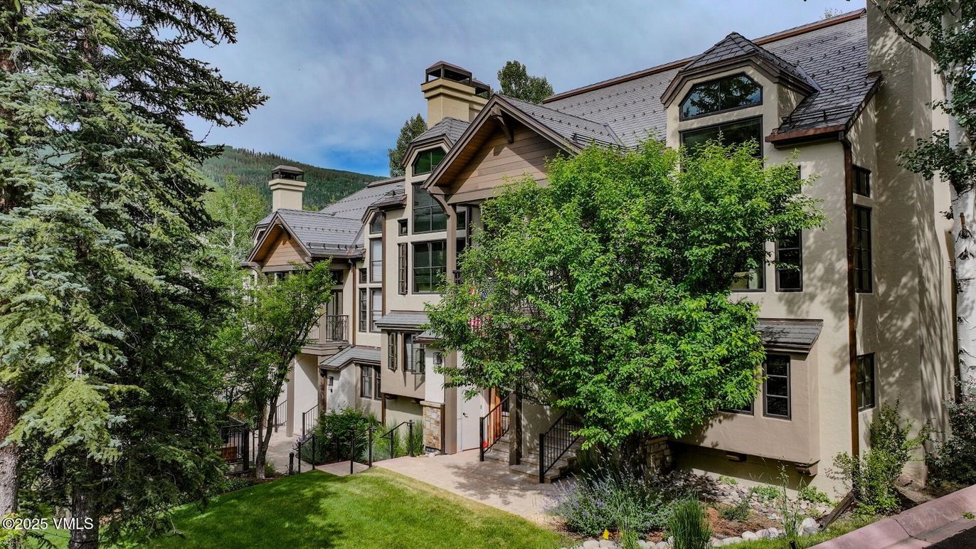 Exterior, Facade, Queen Anne Victorian