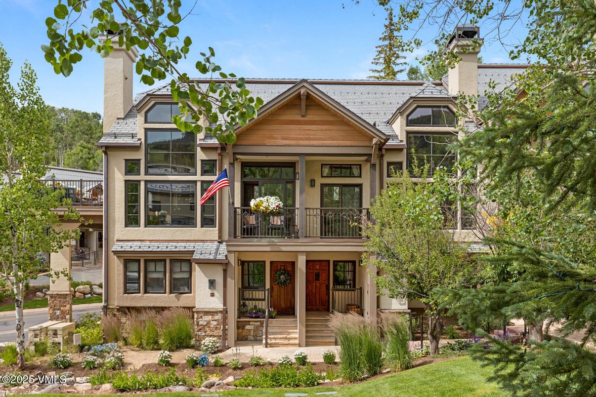 Exterior, Facade, Queen Anne Victorian