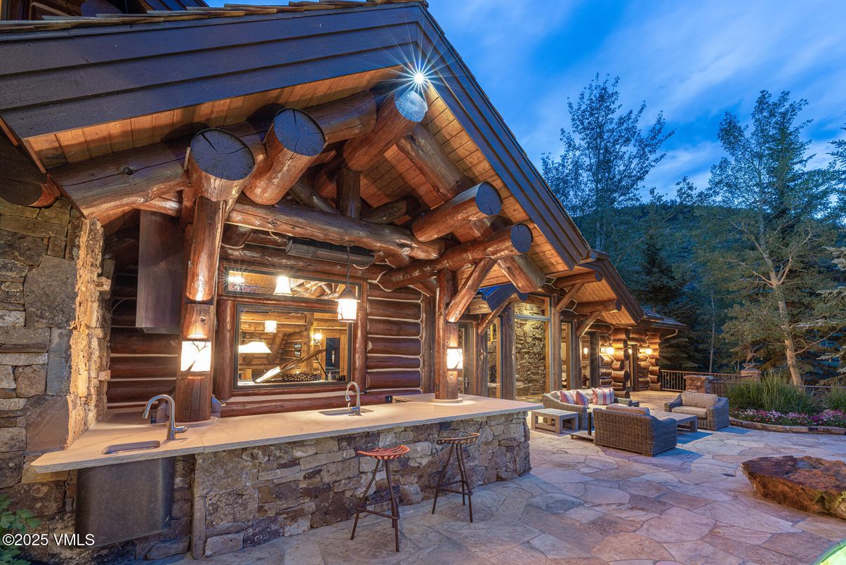 Exterior, Outdoor Kitchen