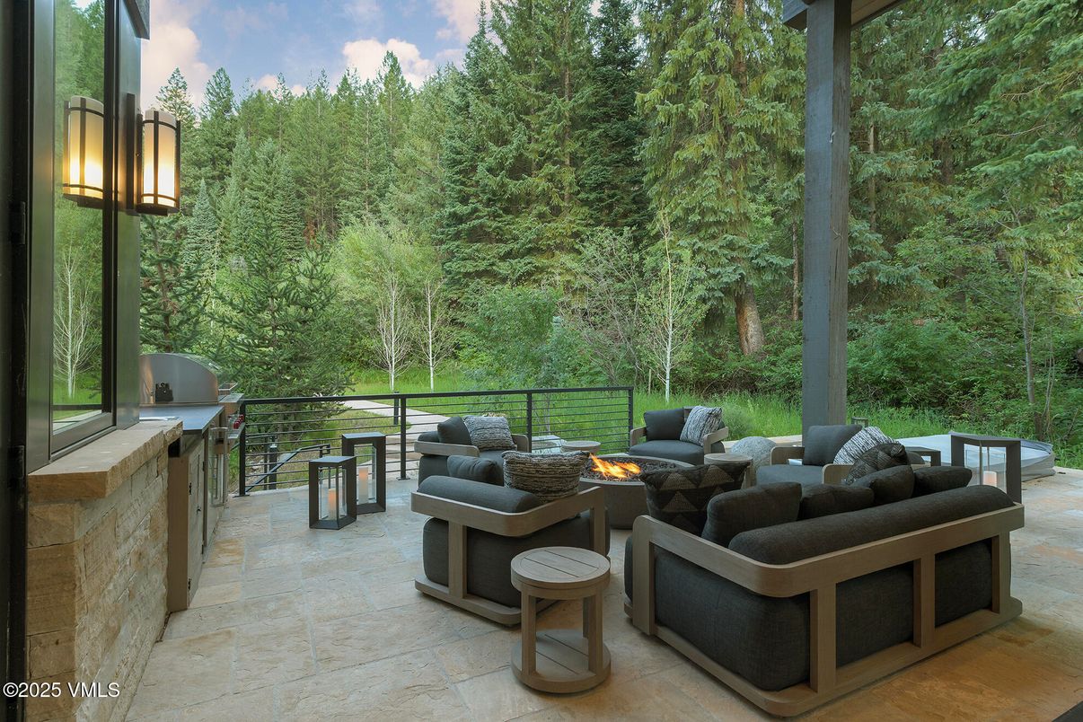 Exterior, Outdoor Kitchen