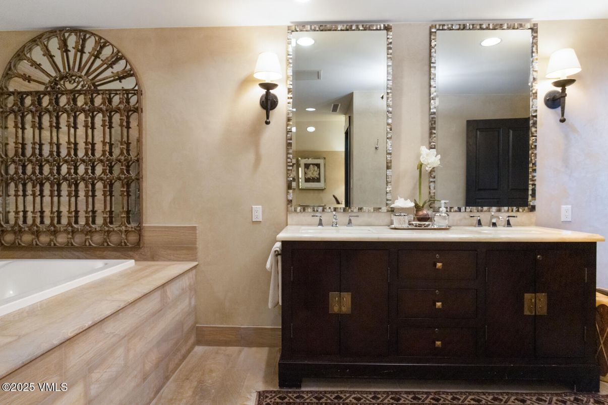 Bathroom, Dual Sink Vanities, Interior
