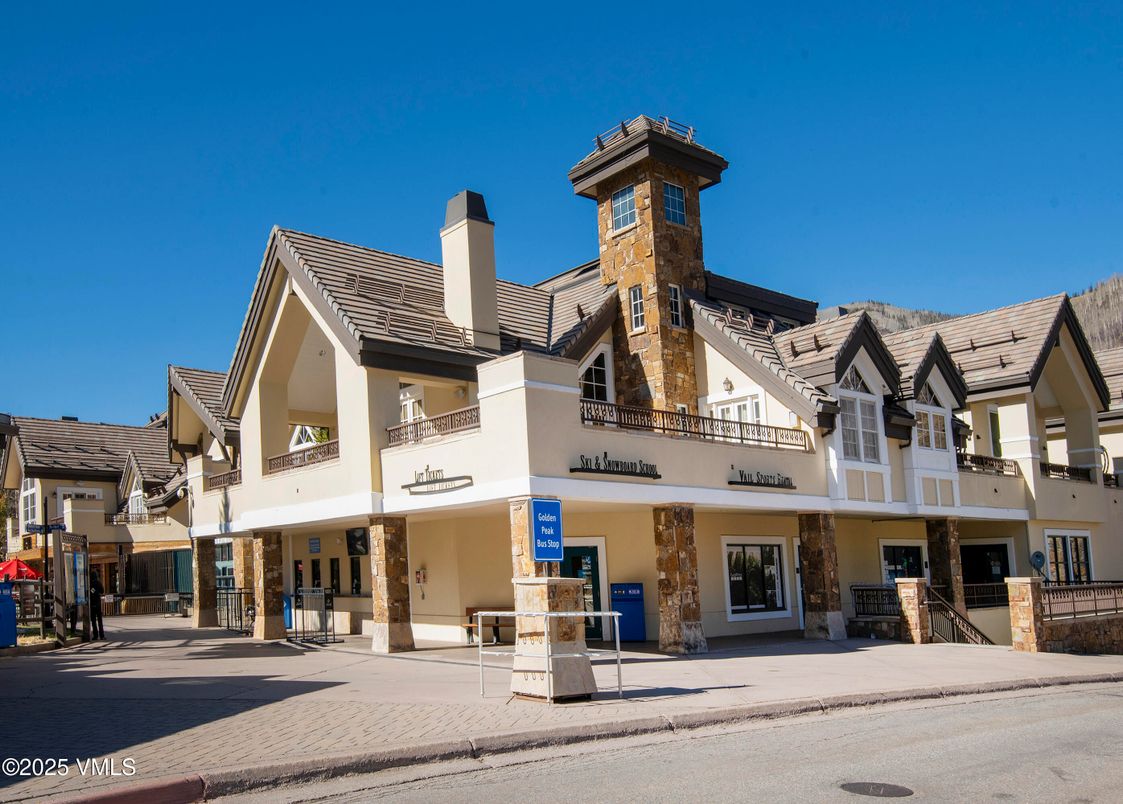 Exterior, Facade, French Provincial