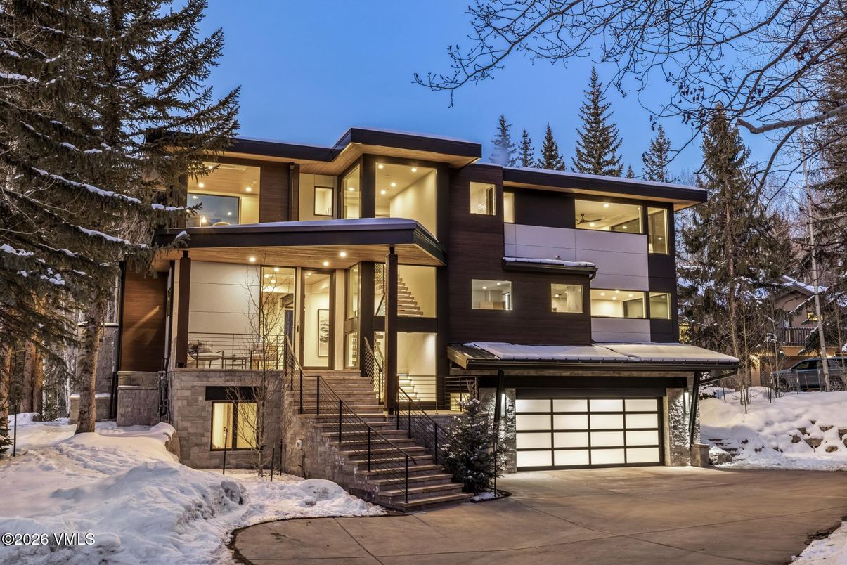 Attached, Exterior, Facade, Modern