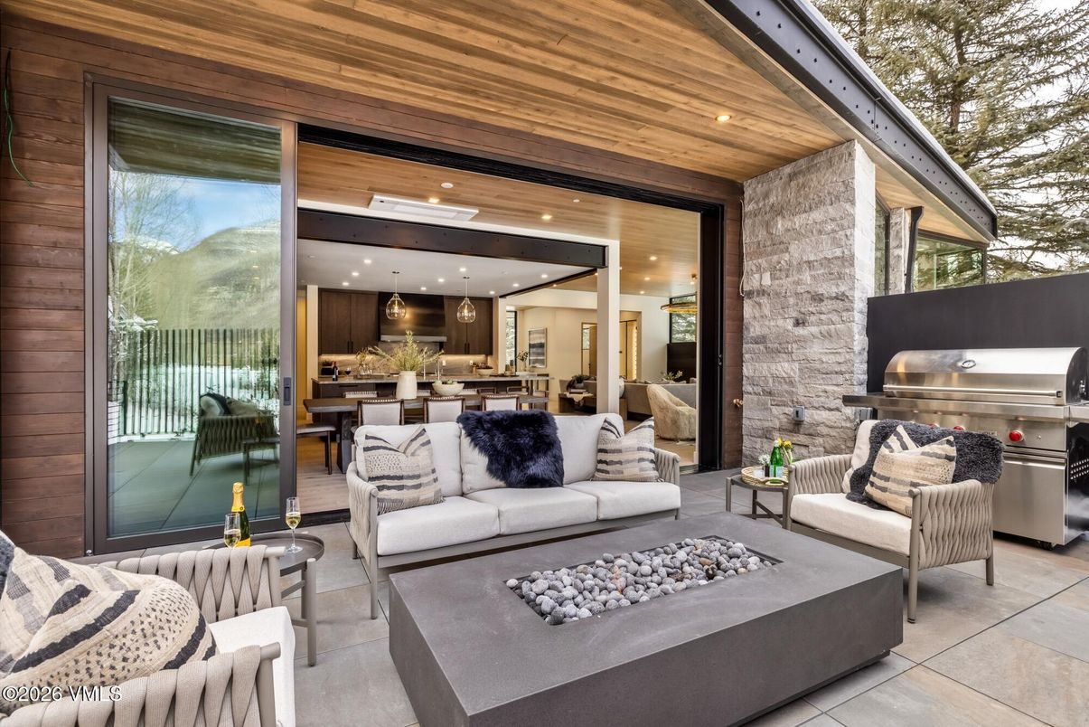 Exterior, Outdoor Kitchen