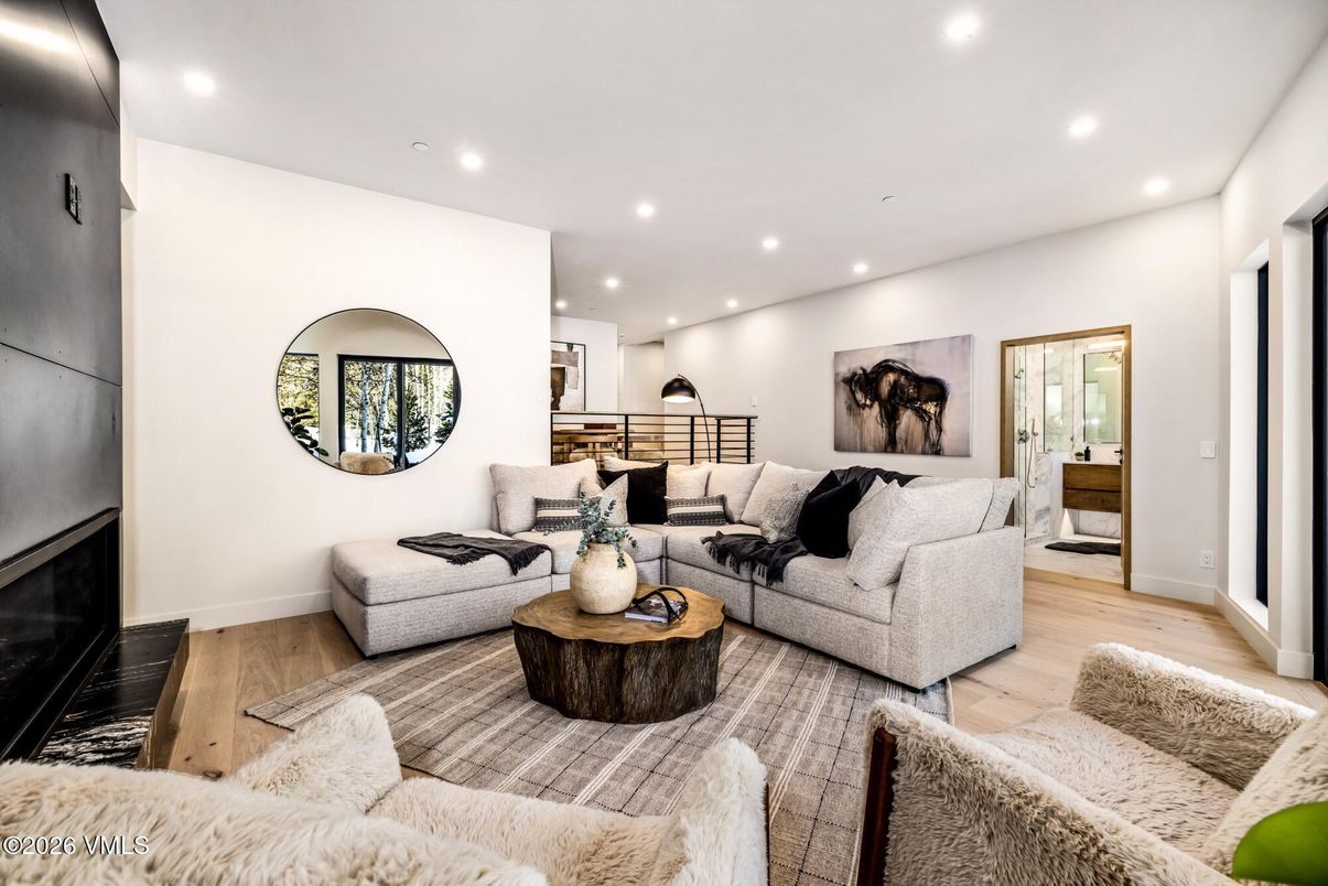 Interior, Living room, Recessed Lighting, Wood Texture Flooring