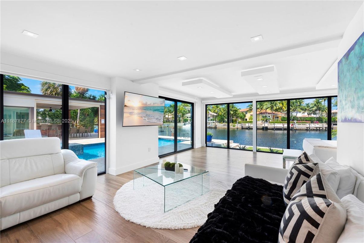 Interior, Living room, Recessed Lighting, Water, Wood Texture Flooring