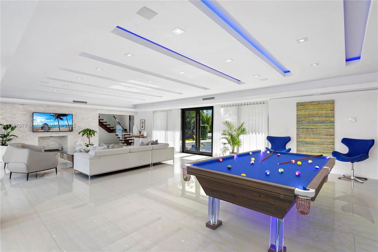 Billiard Table, Game Room, Interior, Living room, Recessed Lighting