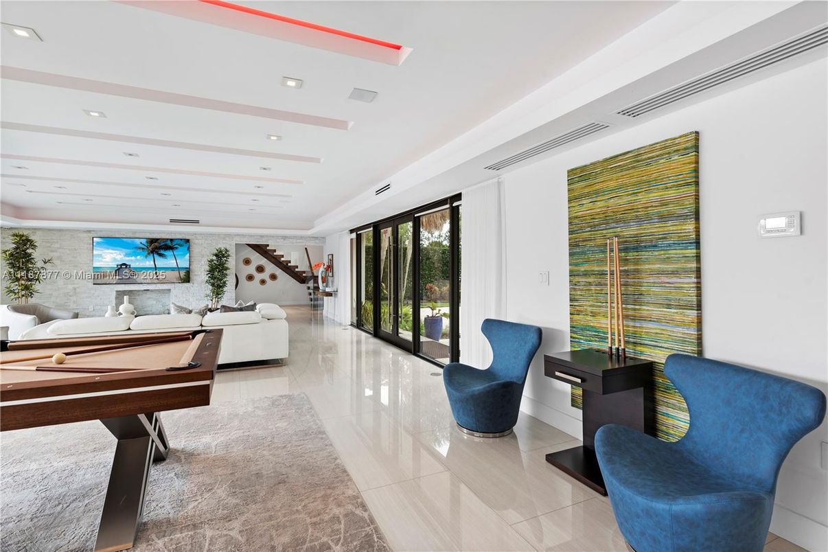 Billiard Table, Game Room, Interior, Living room, Recessed Lighting