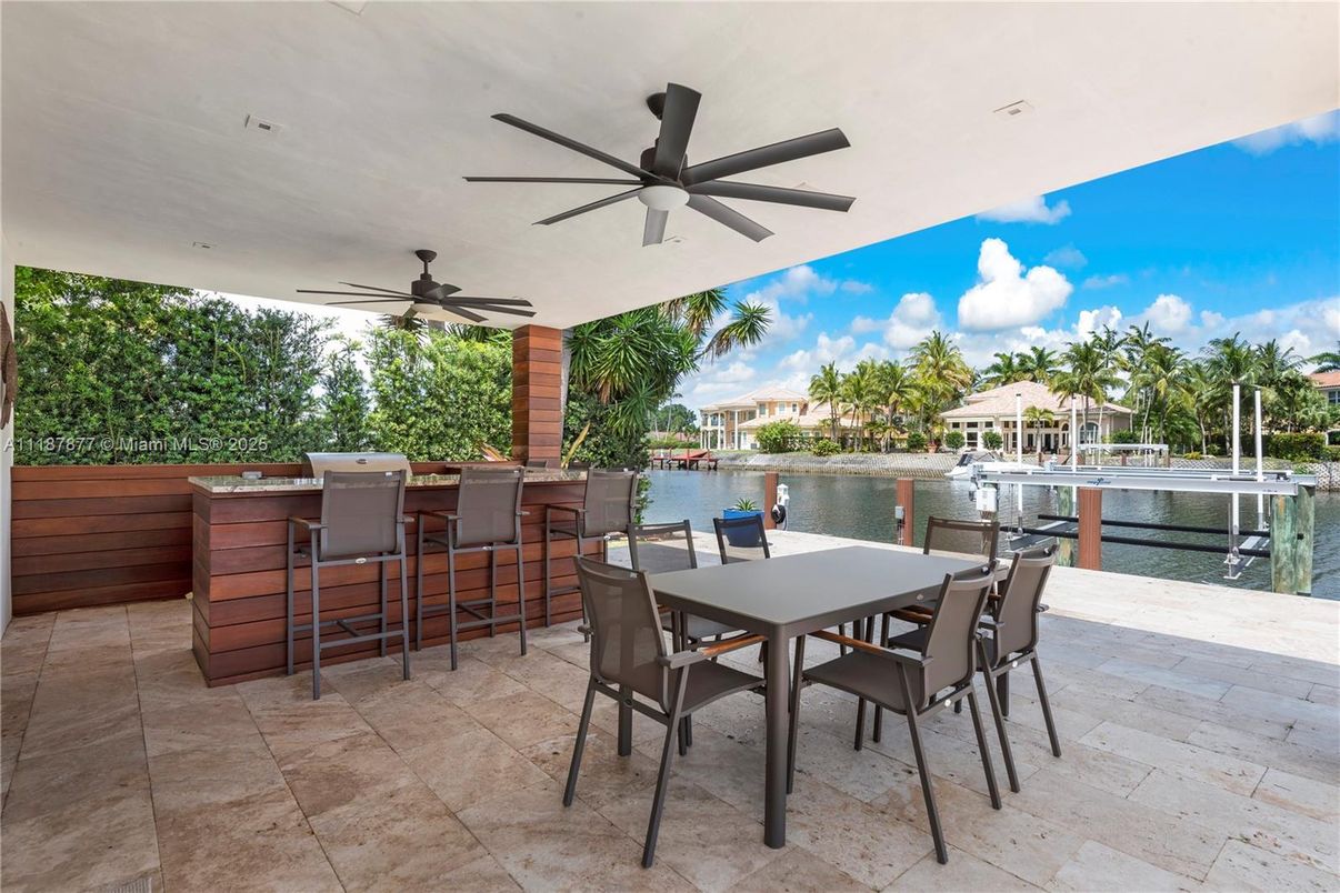 Exterior, Outdoor Kitchen, Water