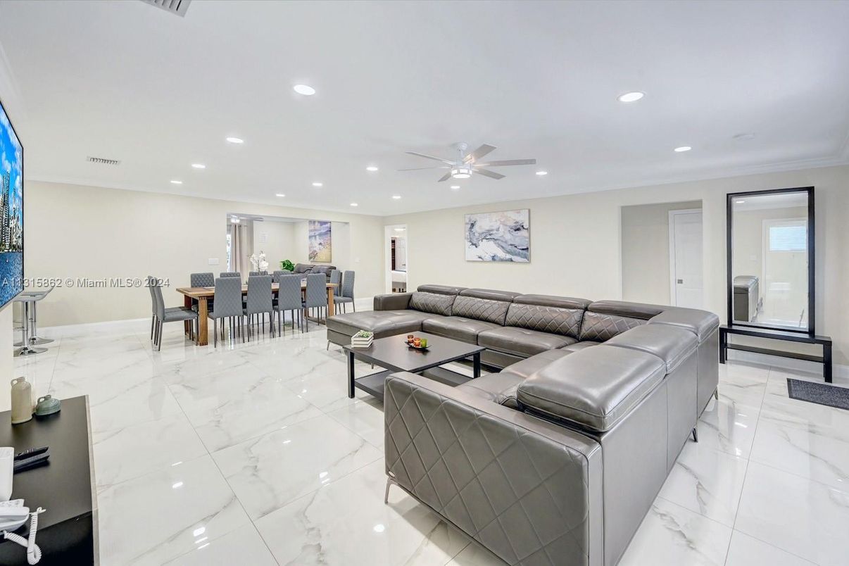 Dining room, Interior, Living room, Marble, Recessed Lighting