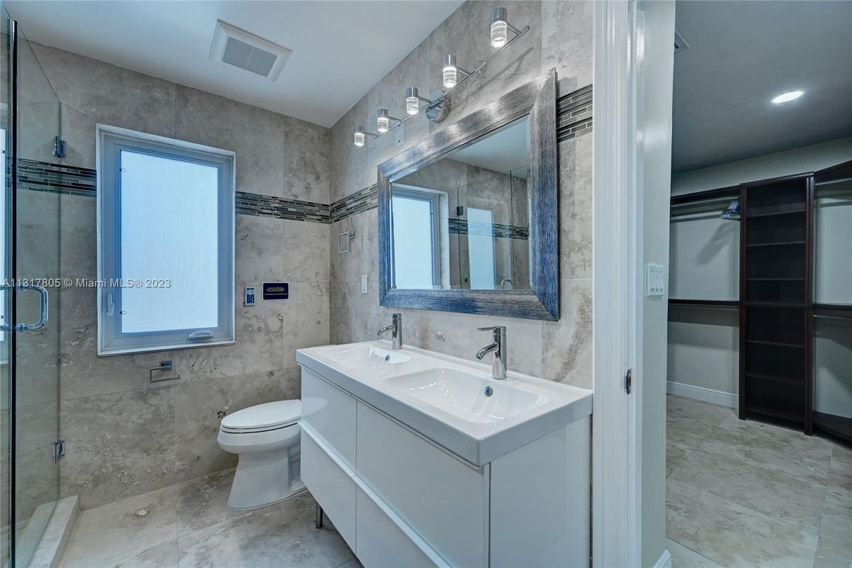 Bathroom, Interior, Recessed Lighting