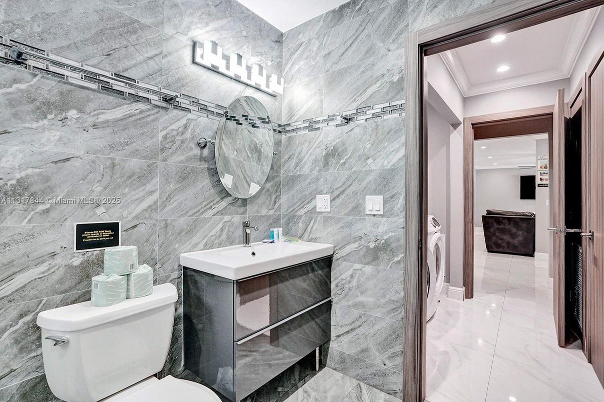 Bathroom, Interior, Marble, Marble Walls, Recessed Lighting