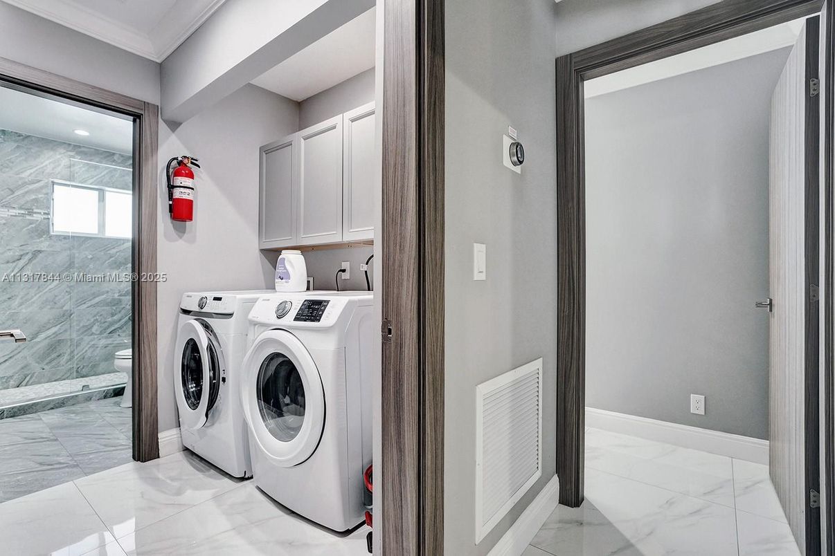 Interior, Marble, Recessed Lighting, Washer