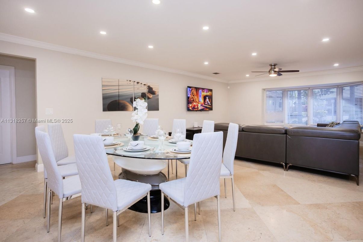 Dining room, Interior, Living room, Recessed Lighting