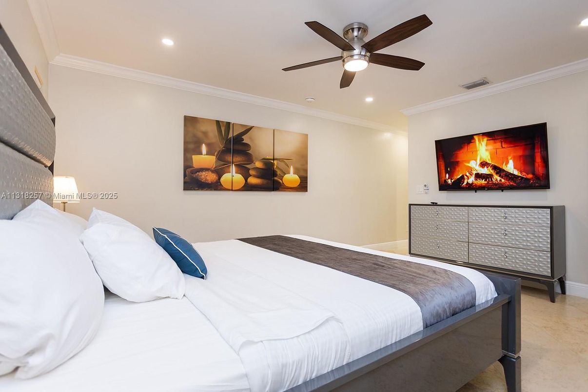 Bedroom, Interior, Recessed Lighting