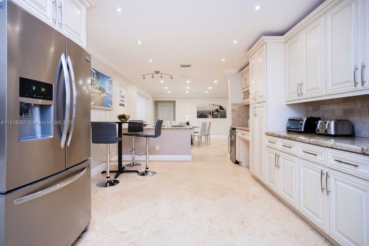 Dining room, Interior, Kitchen, Recessed Lighting, Stainless Steel Appliances