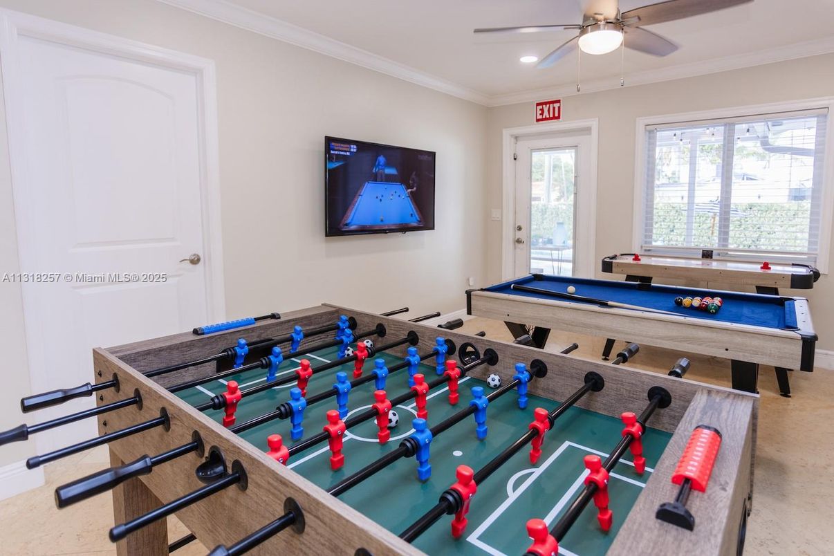 Billiard Table, Game Room, Interior, Recessed Lighting
