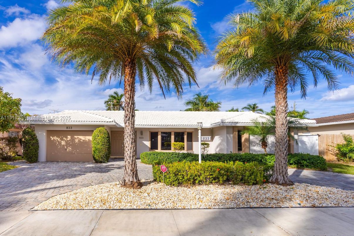 Attached, Exterior, Facade, Ranch