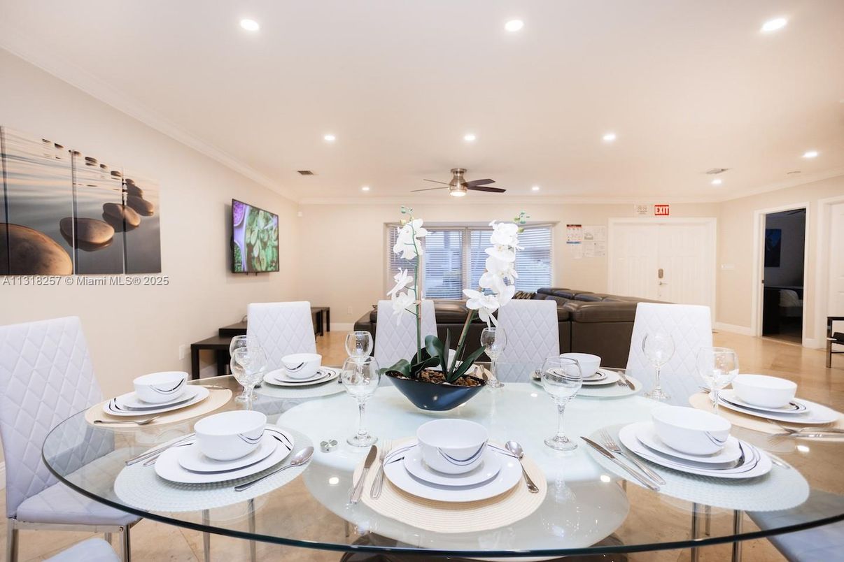 Dining room, Interior, Recessed Lighting