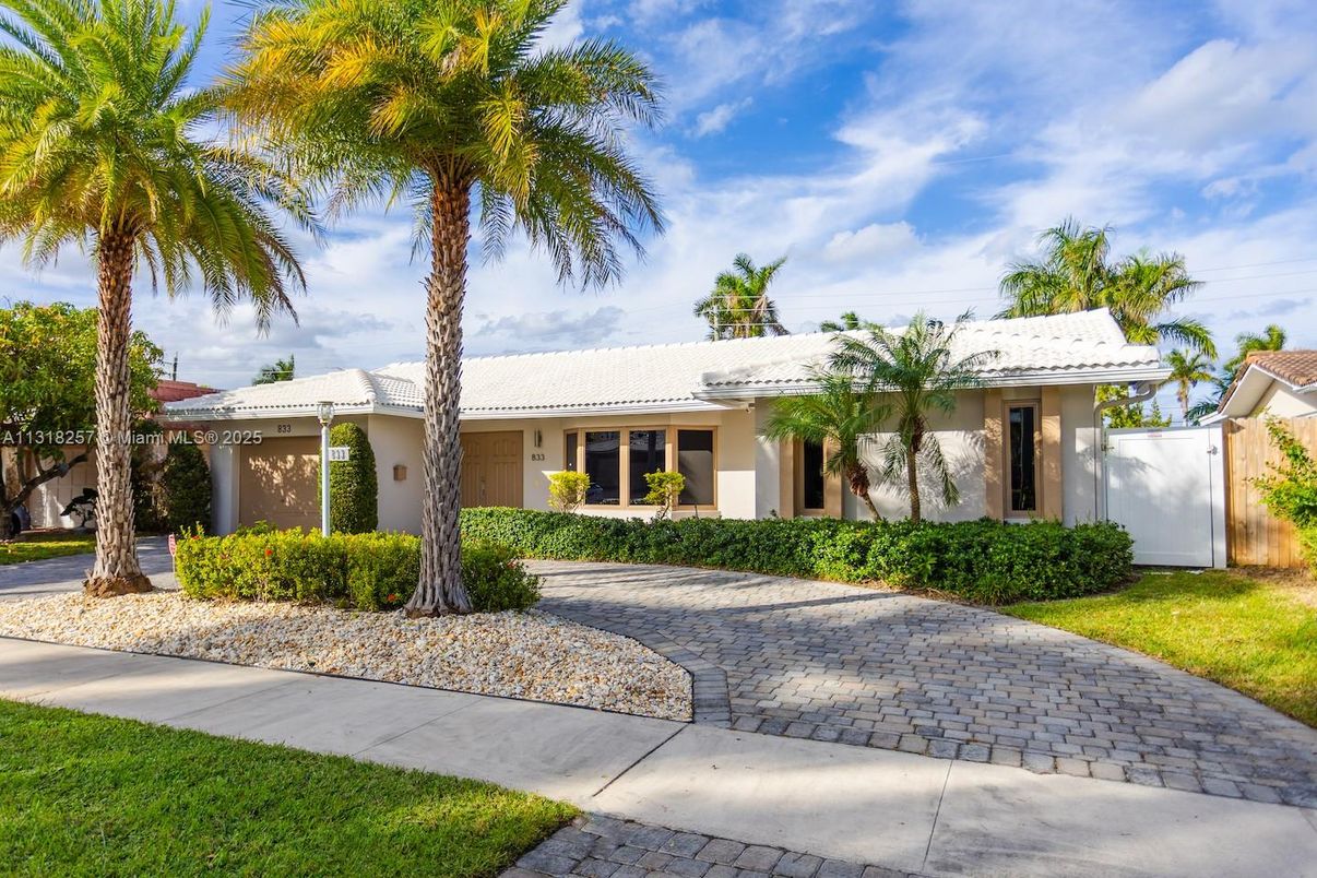 Backyard, Exterior, Facade, Ranch