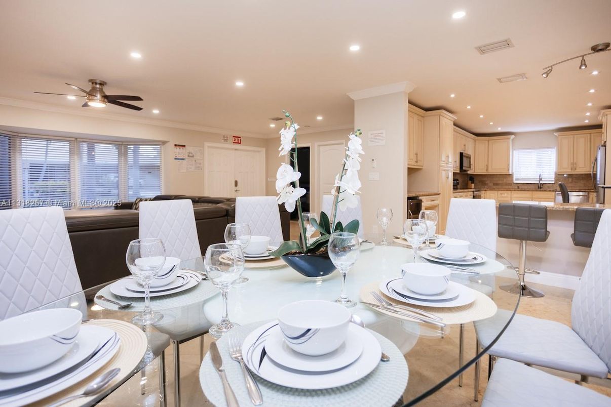 Dining room, Interior, Kitchen, Recessed Lighting