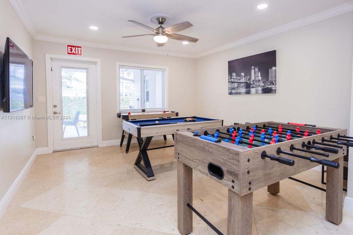 Billiard Table, Game Room, Interior, Recessed Lighting