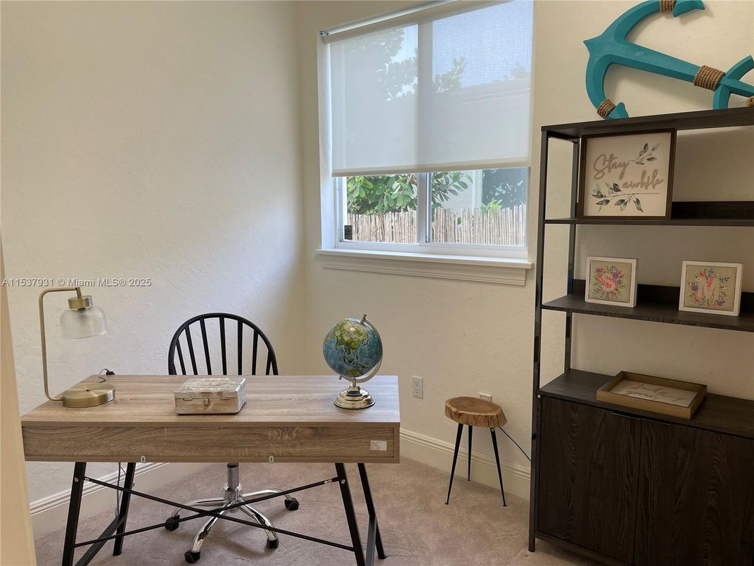 Home Office, Interior