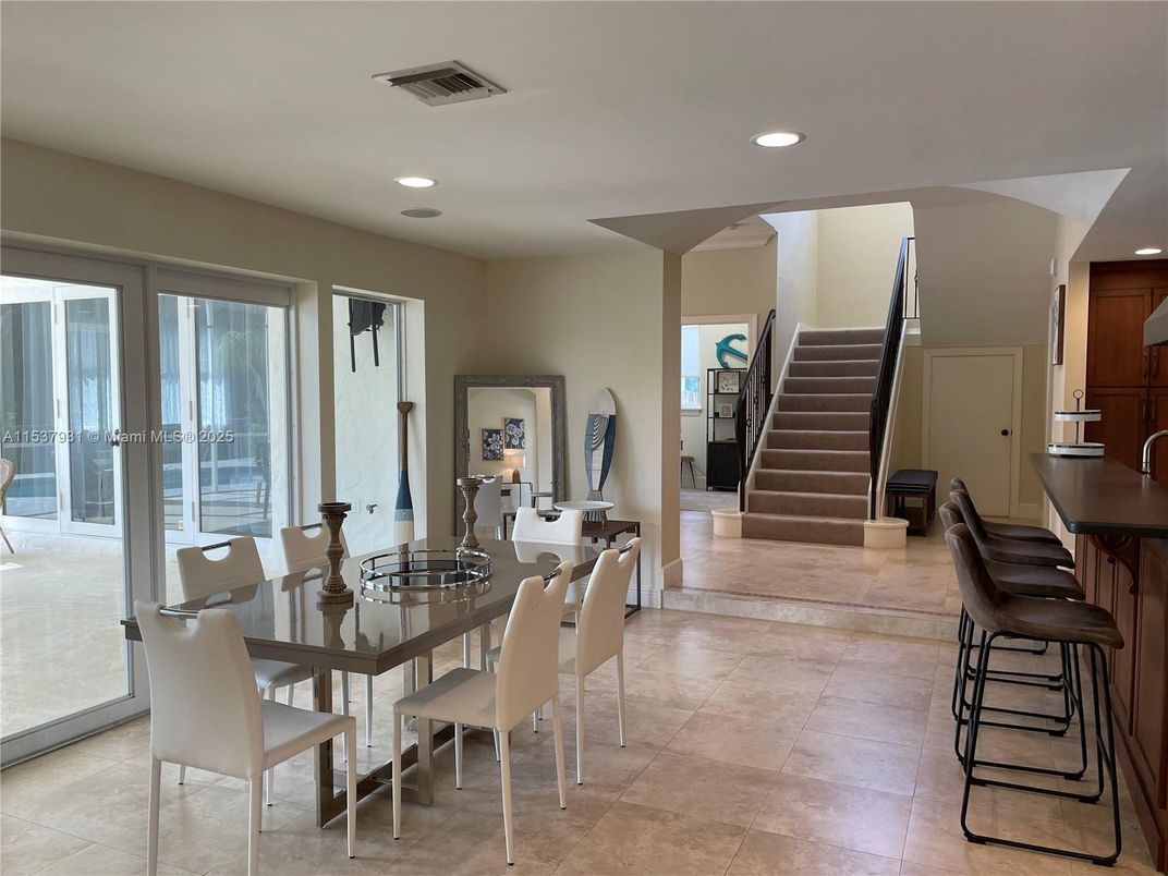 Dining room, Interior, Recessed Lighting
