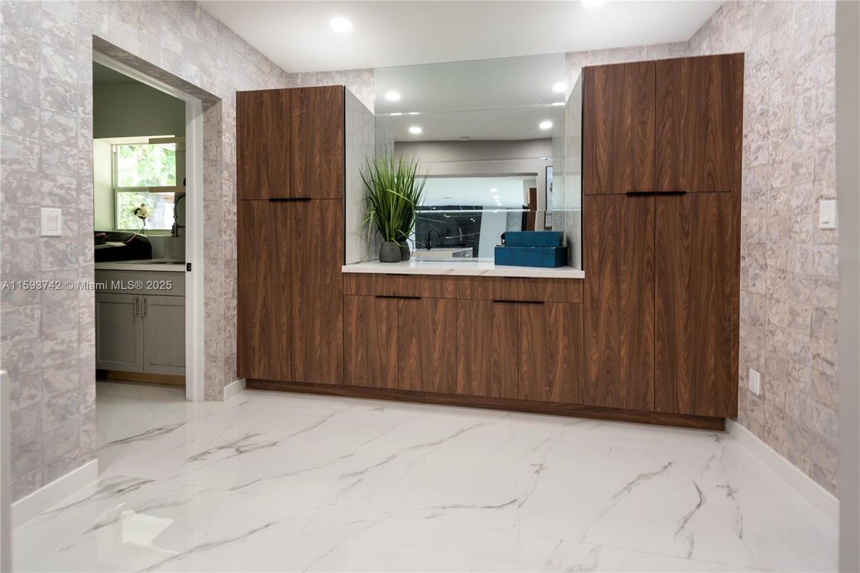 Interior, Kitchen, Marble, Recessed Lighting