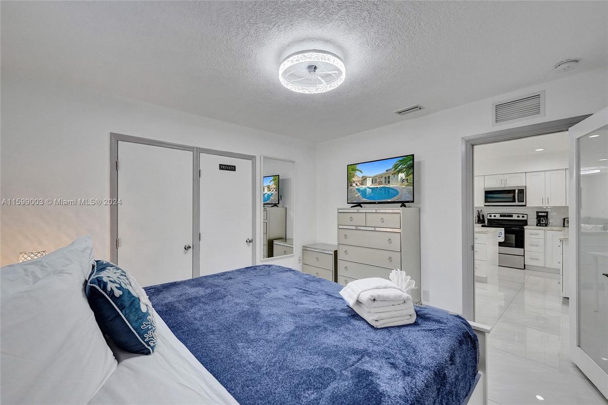 Bedroom, Interior, Kitchen, Recessed Lighting, Stainless Steel Appliances