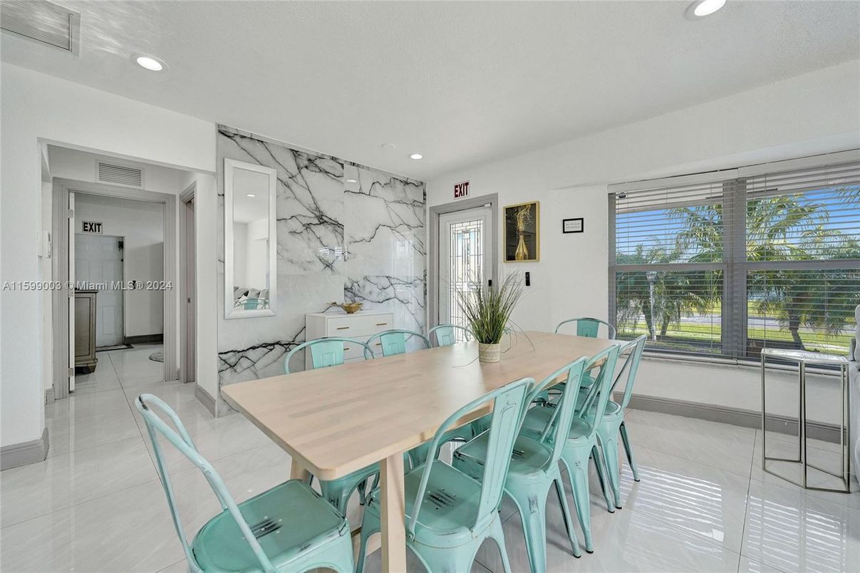 Dining room, Interior, Marble Walls, Recessed Lighting