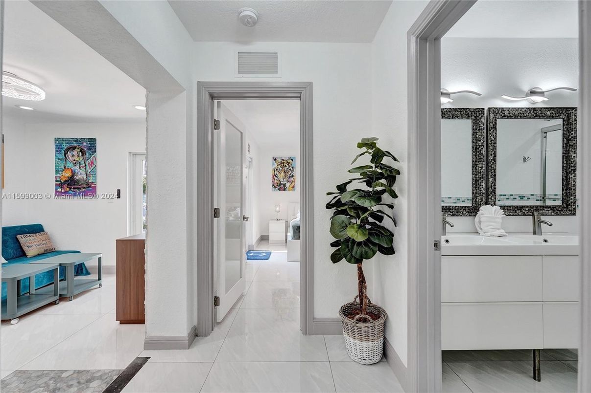 Bathroom, Interior, Recessed Lighting