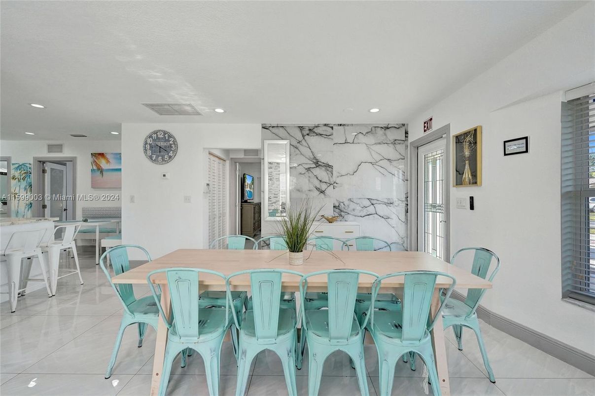 Dining room, Interior, Marble Walls, Recessed Lighting