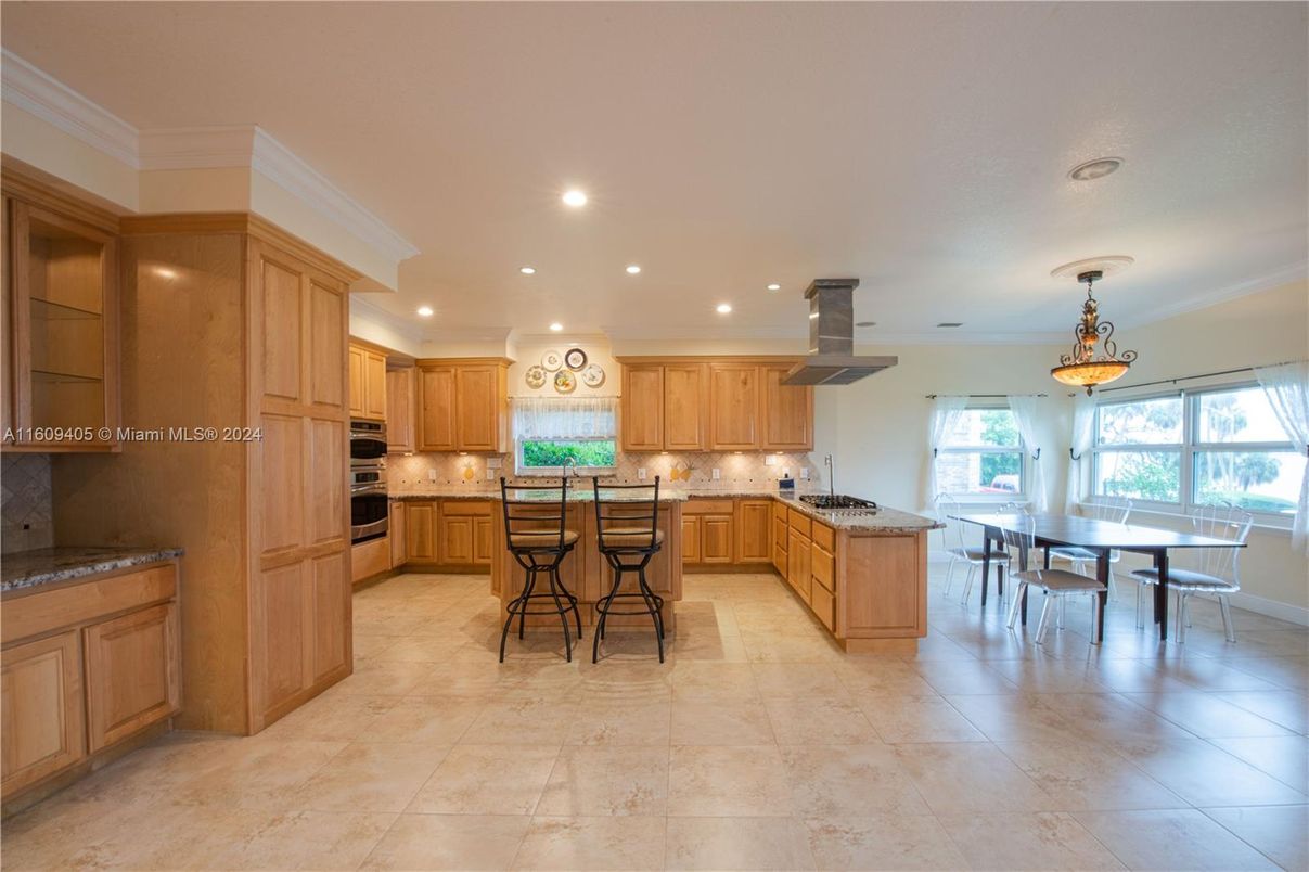 Dining room, Interior, Kitchen, Pendant Lights, Recessed Lighting, Stainless Steel Appliances