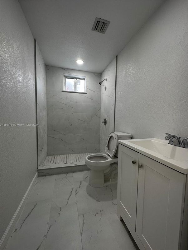 Bathroom, Interior, Marble, Marble Walls, Recessed Lighting