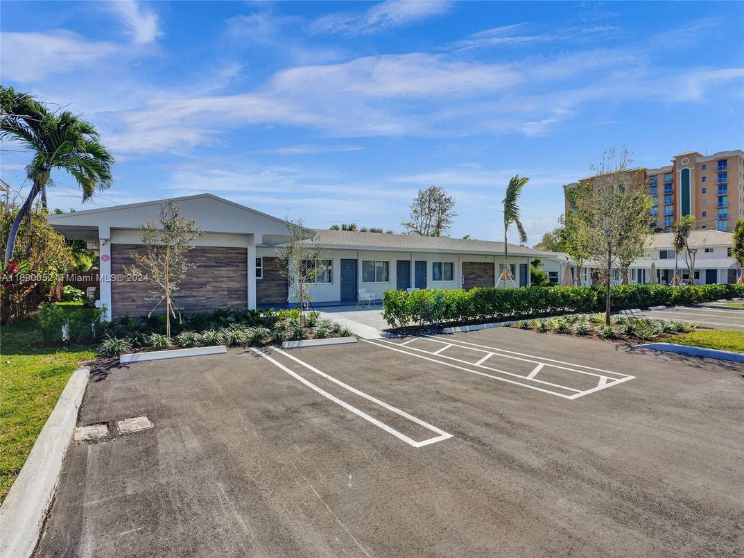 Exterior, Facade, Ranch