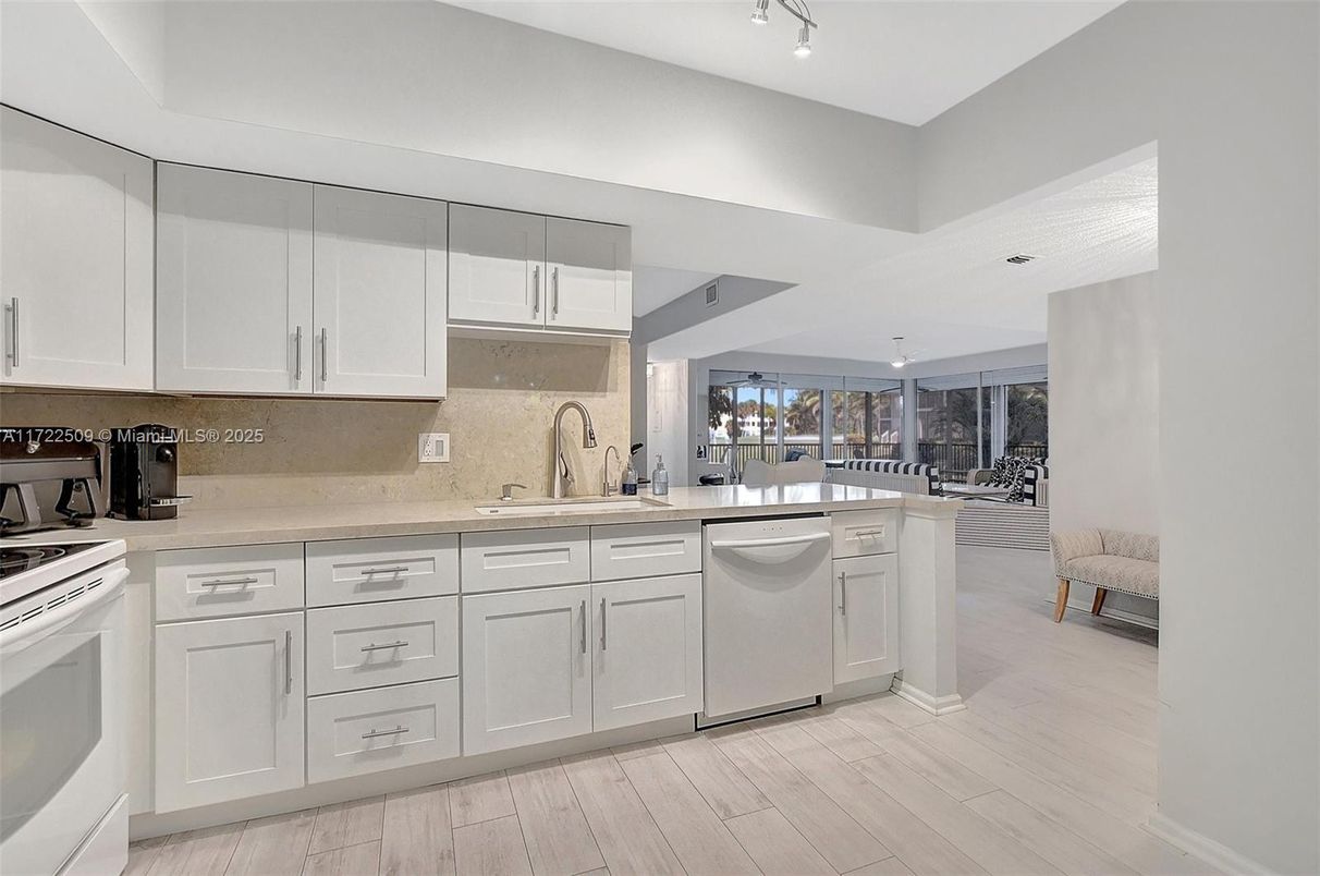 Dining room, Interior, Kitchen, Pendant Lights, Wood Texture Flooring