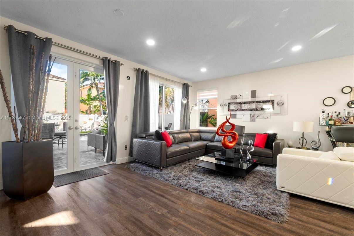 Interior, Living room, Recessed Lighting, Wood Texture Flooring