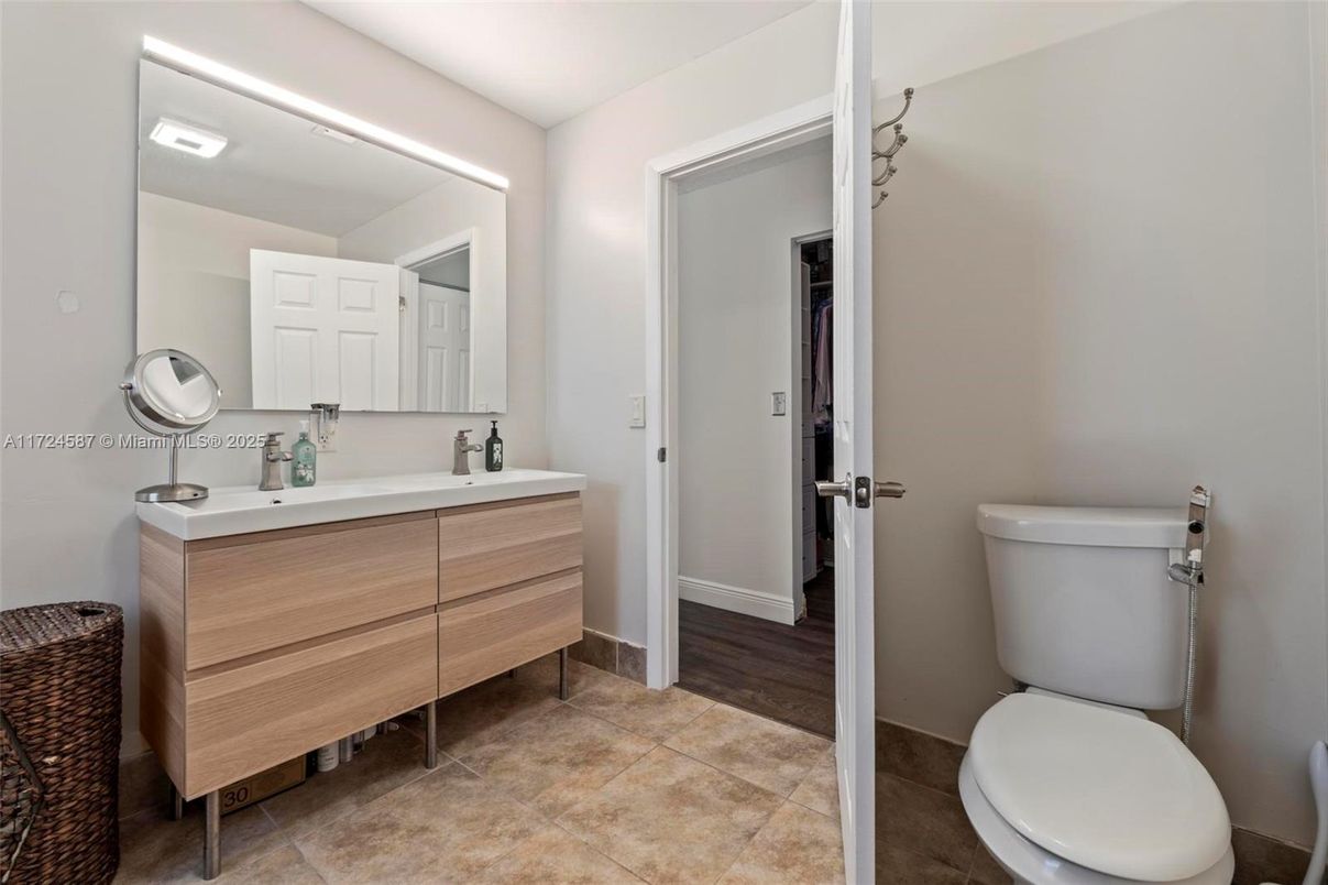 Bathroom, Dual Sink Vanities, Interior