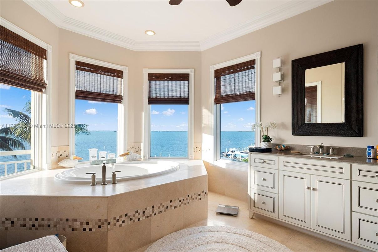 Bathroom, Dual Sink Vanities, Interior, Recessed Lighting, Water