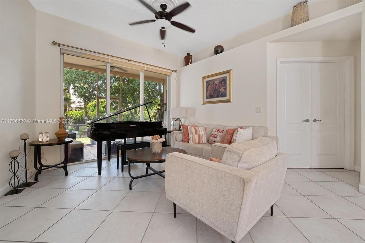 Interior, Living room, Piano