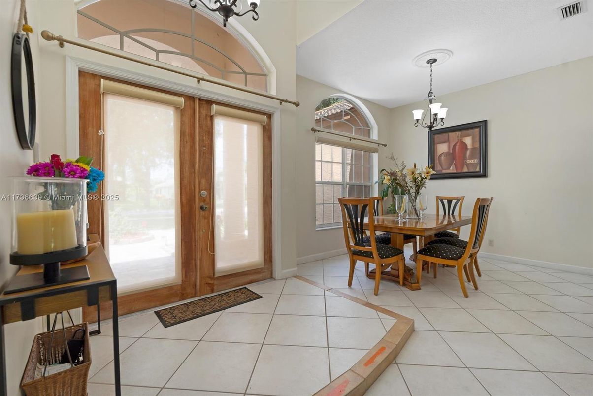 Chandelier, Dining room, Interior