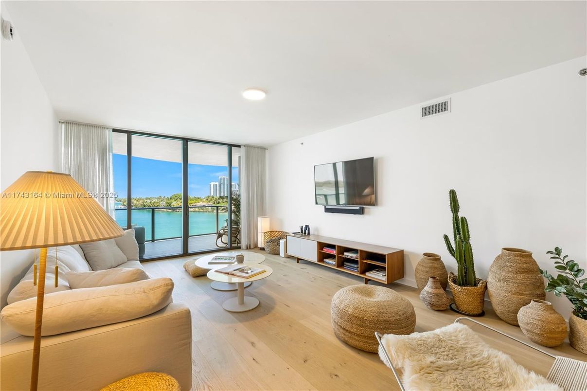 Interior, Living room, Recessed Lighting, Water, Wood Texture Flooring