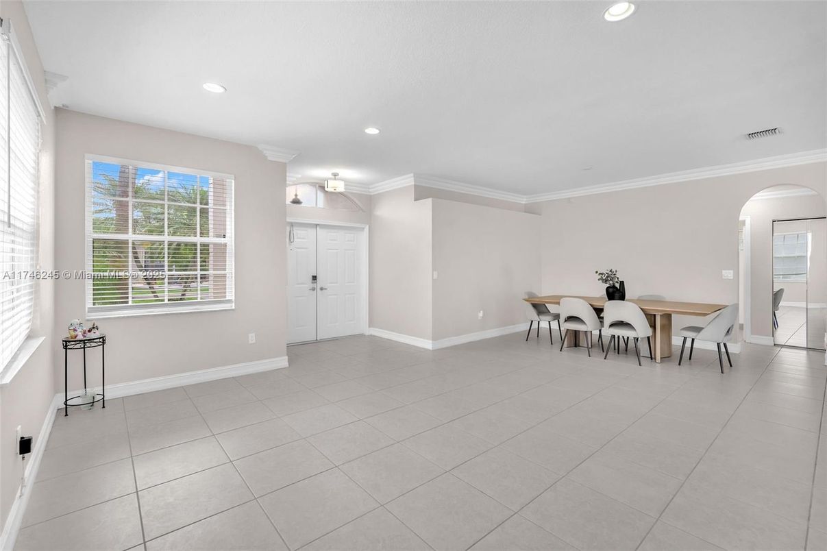 Dining room, Interior, Recessed Lighting