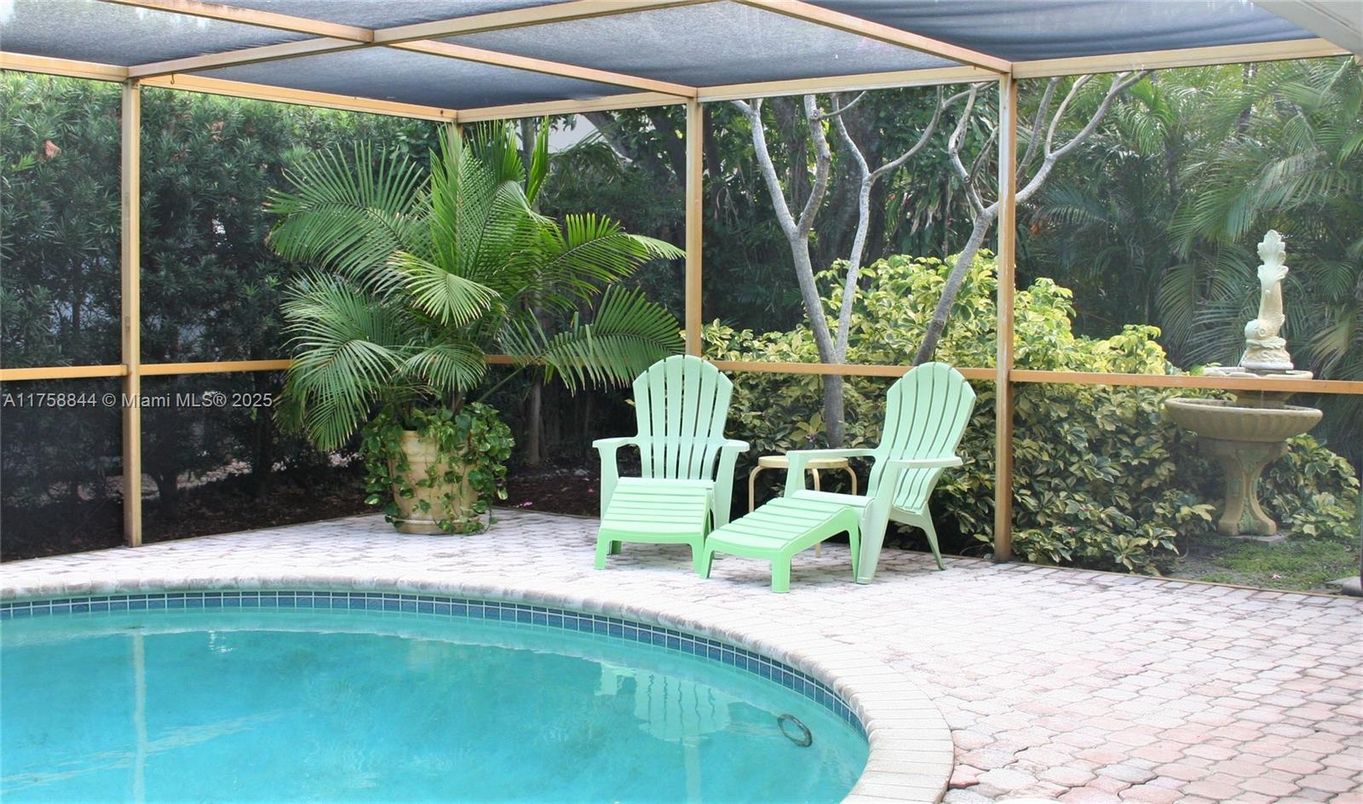 Interior, Pool, Sun Room