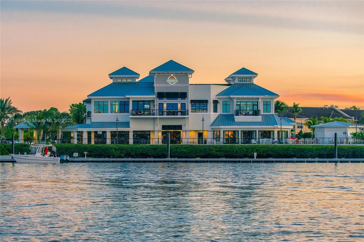 Exterior, Facade, Farmhouse