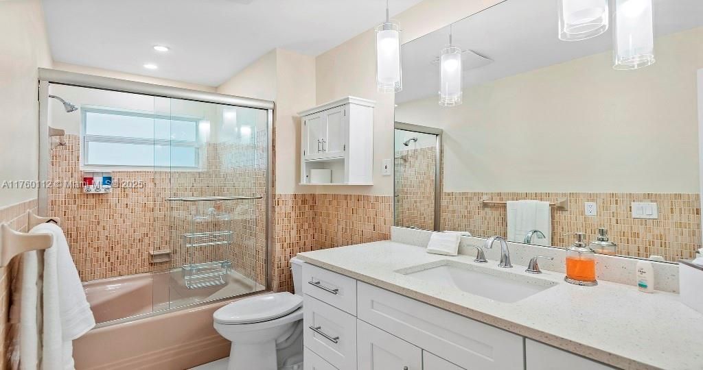 Bathroom, Glass Shower, Interior, Pendant Lights, Recessed Lighting